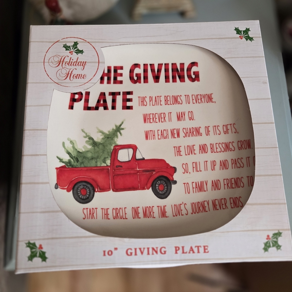 Total Of 7 Holiday Home Red and Green Giving Plates.